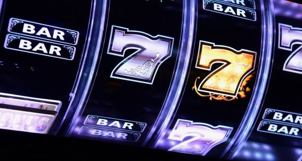 Dadu online game interface showing dice roll predictions and settlement on macan88 platform